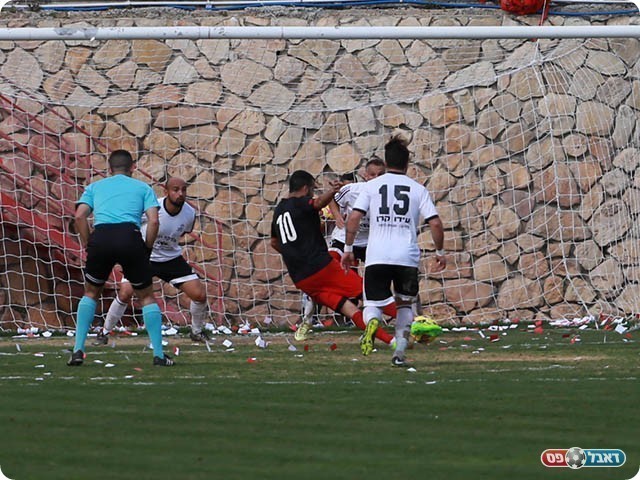 אסי גומה כובש את הראשון (עדי מלול)